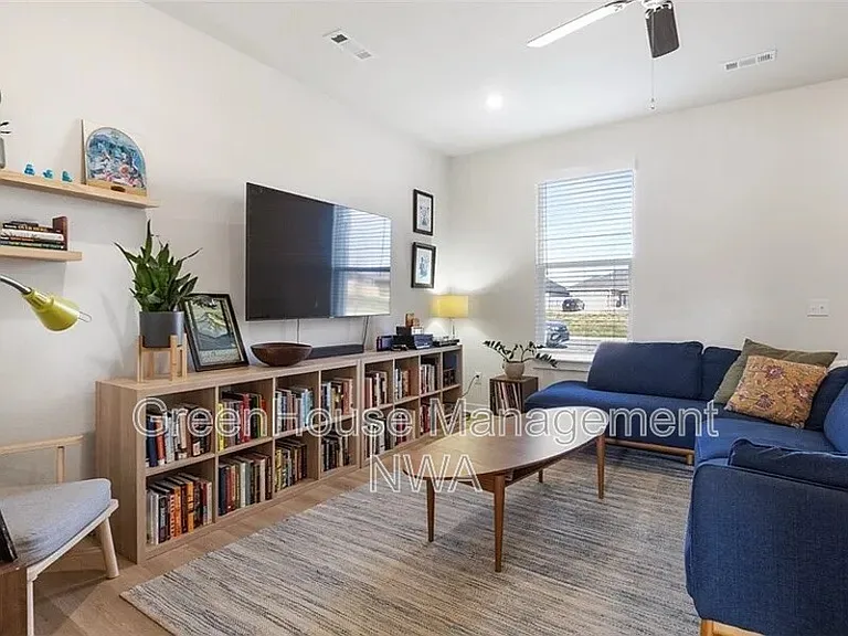 4813 Triangle St — Photo 7