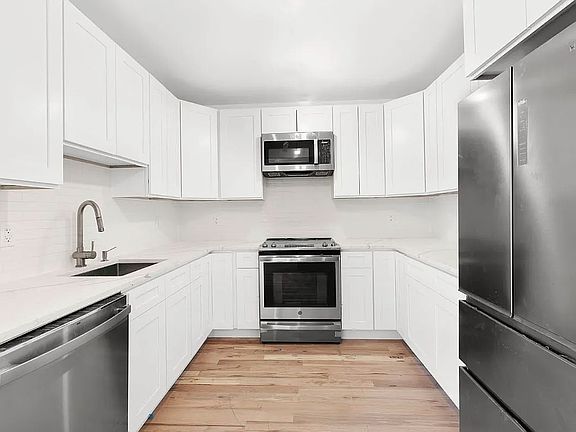 4th image of 101 E 116th St #604