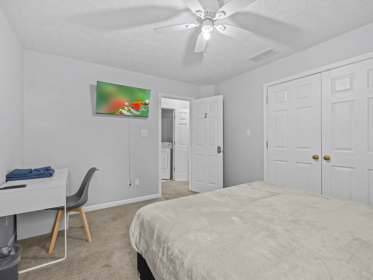4 bed, 3.0 bath, 1959 sqft, $1,035 — Photo 2