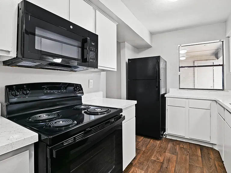 The Summit Apartments — Photo 29
