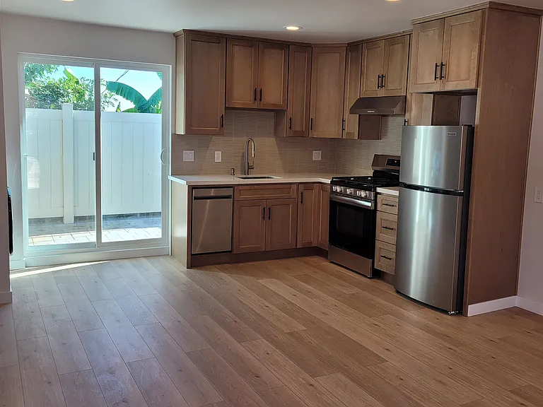 344 E Hillcrest Blvd #1 — Photo 3