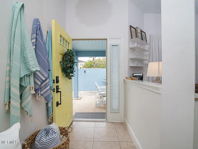 2402 Seagate Ln N — Photo 30