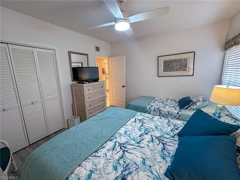 4240 Lake Forest Dr #413 — Photo 30
