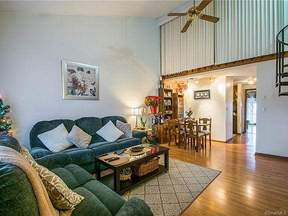 4th image of 42 Farmington Ave APT 5