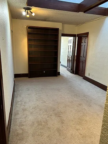 119 1/2 N Broadway Photo 1