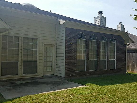 5th image of 15210 Oak Lake Glen Dr