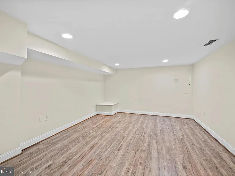514 N Milton Ave — Photo 31