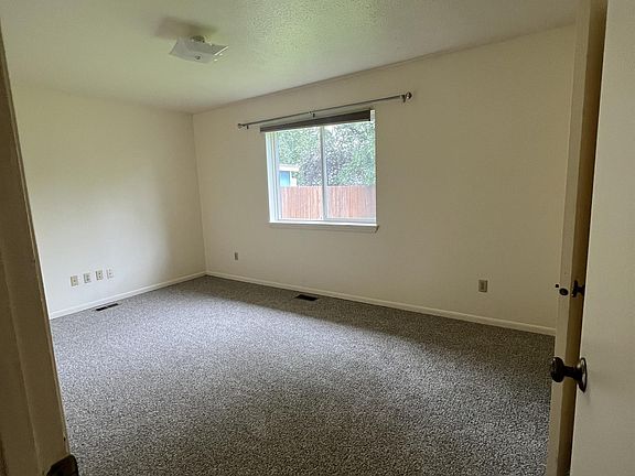 2nd image of 617 W Fern Ave