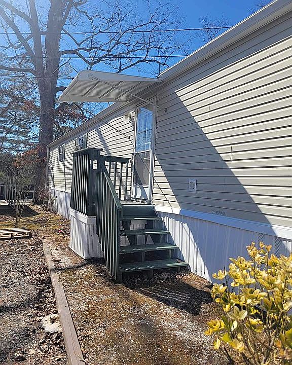 1st image of 20 Beech Path Ln