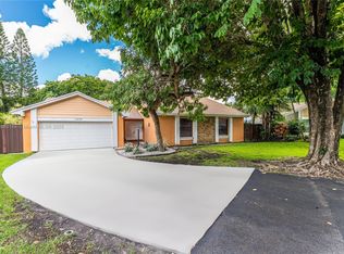 Lakes Of The Meadow Sec 2, Miami, FL 33185