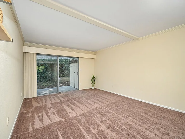 23732 Hillhurst Dr #27 — Photo 6