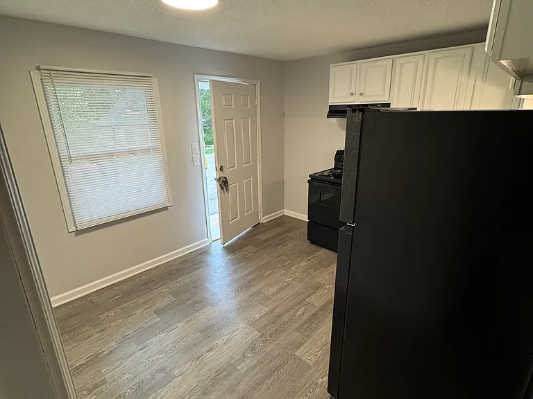 Sunrise Valley Apartments — Photo 13