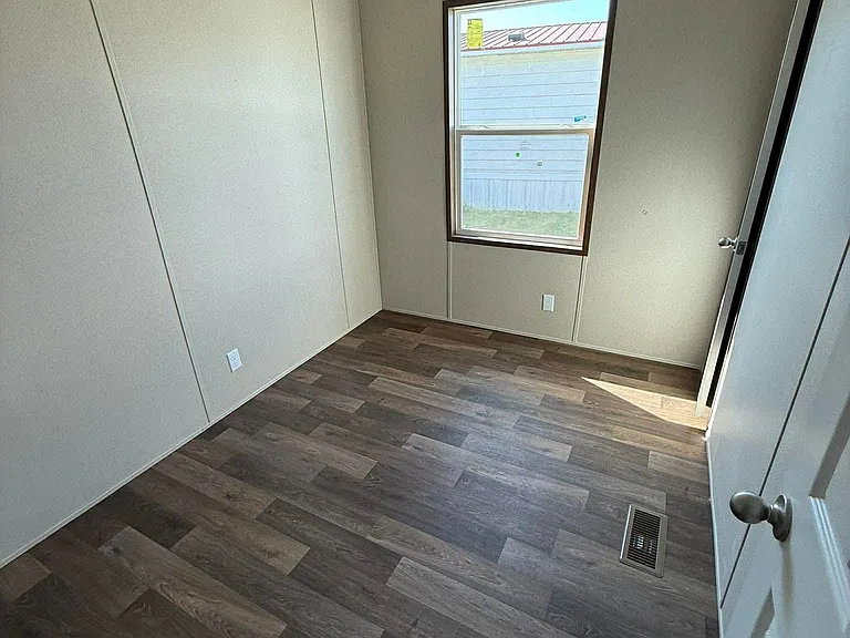 80 Bj Ln — Photo 8