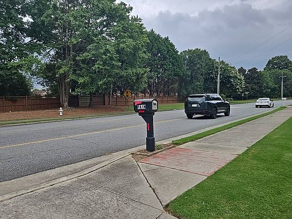 4th image of 2487 Old Peachtree Rd