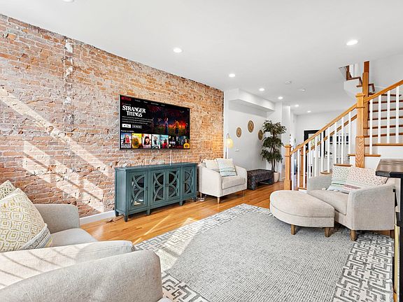 3rd image of 68 Union St