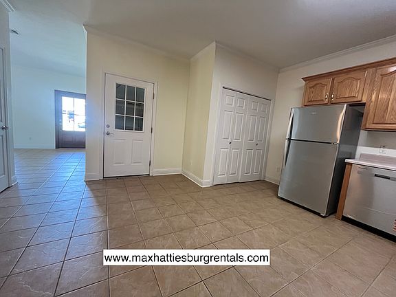 Kitchen vw to entrances