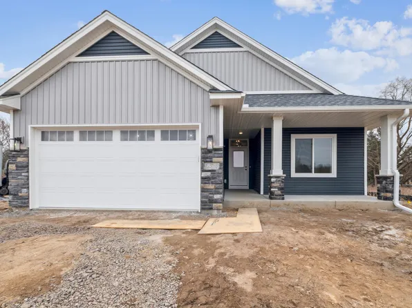 6353 Goodwin Ln, Wyoming, MN 55092