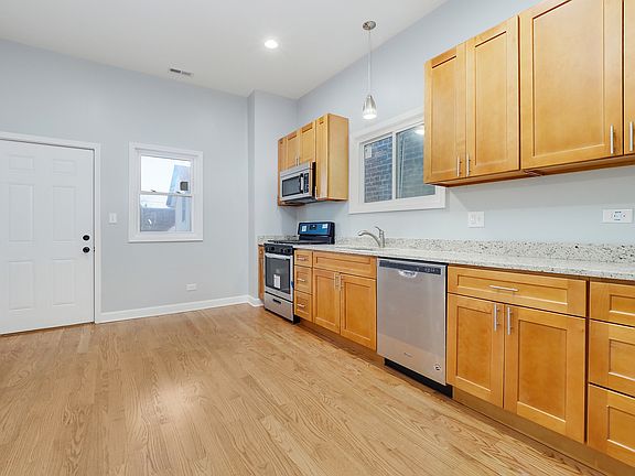 5th image of 1707 N Richmond St #2