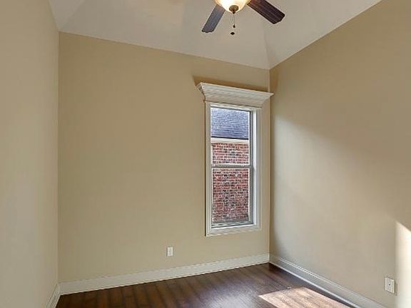 4th image of 406 Birchview Dr