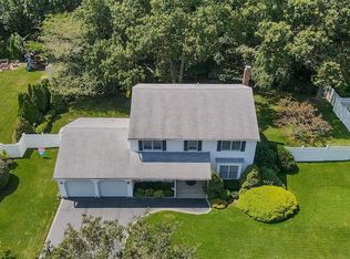 10 Eton Rd, Farmingville, NY 11738