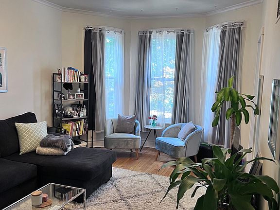 3rd image of 2840 N Sawyer Ave #1