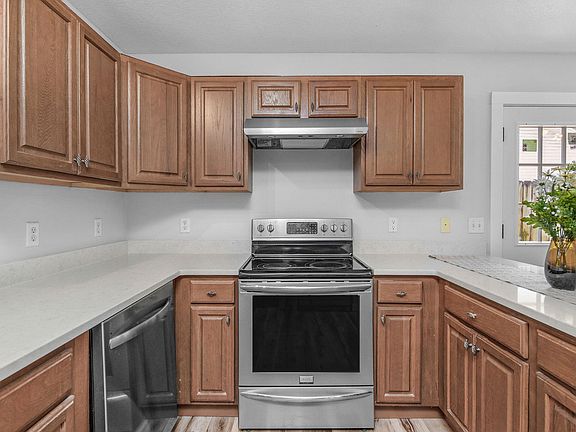 4th image of 609 E Edney Ave