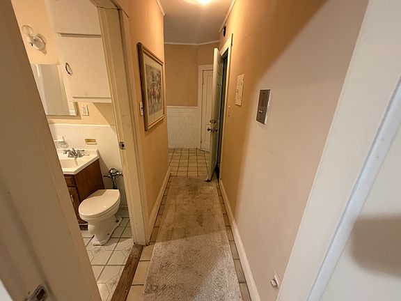 5th image of 26 Chiswick Rd APT 12