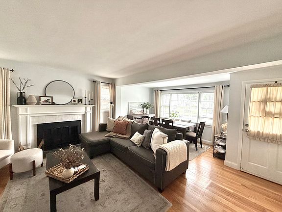 3rd image of 60 E Maltbie Ave