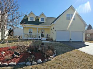 570 Prairie Ridge Dr, Woodstock, IL 60098
