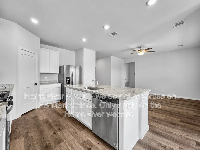 3 bed, 2.0 bath, 1508 sqft, $1,945 — Photo 2