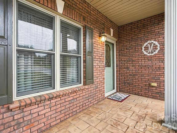 5th image of 808 3rd St NE