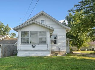 1432 34th St NE, Cedar Rapids, IA 52402