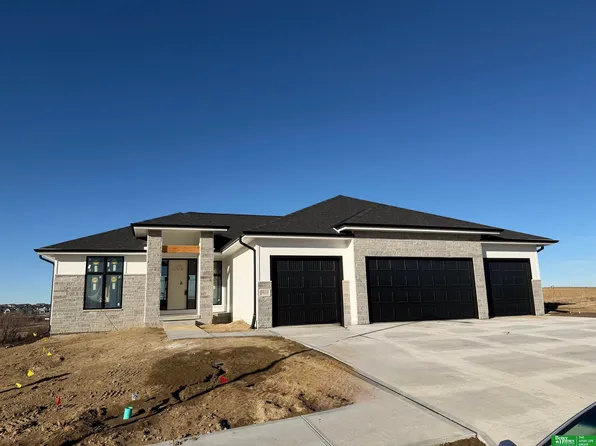 5614 N 199th St, Elkhorn, NE 68022