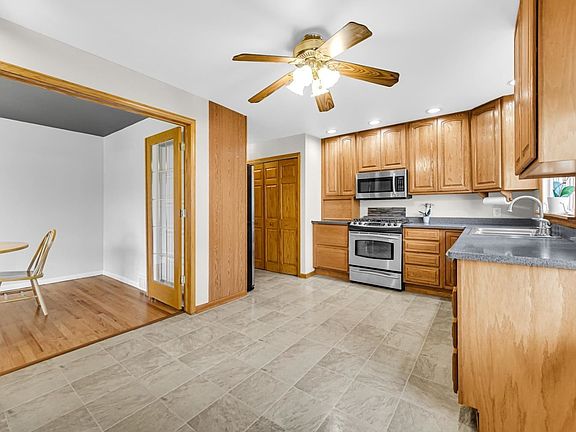 5th image of 2202 Berkley Dr