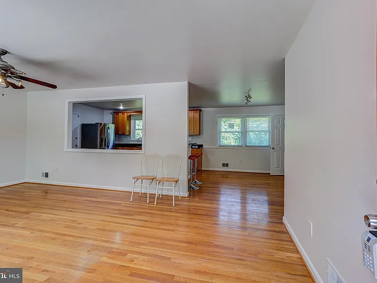 2708 Shanandale Dr — Photo 3