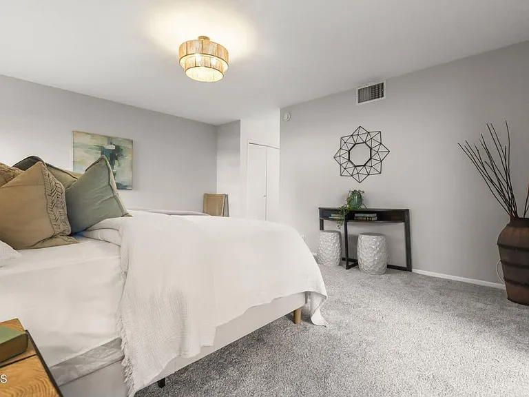 640 S Lake Ave #105 — Photo 21