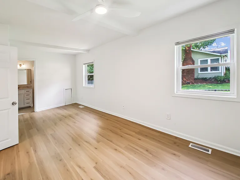 Master Bedroom & En-suite (First Floor)