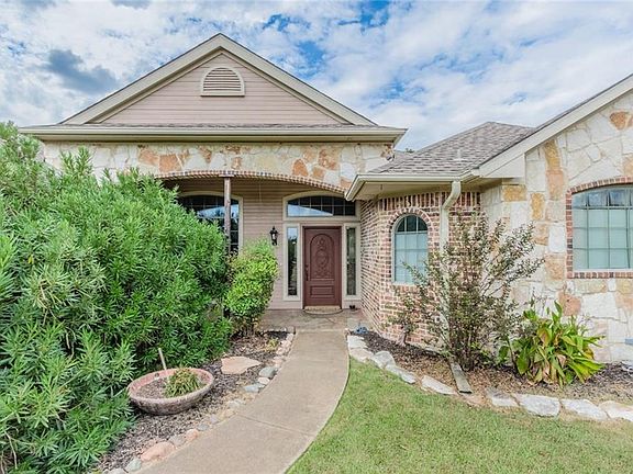 5th image of 1127 Country Bend Dr