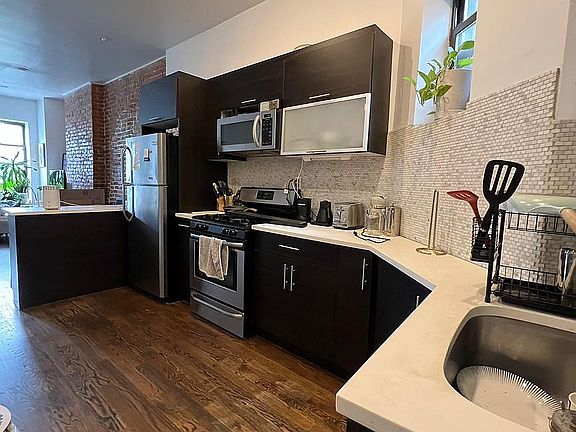 3rd image of 679 Sterling Pl APT 3L