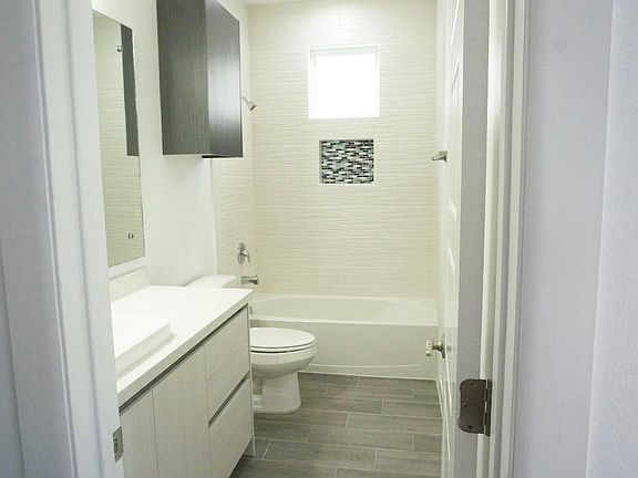 2nd image of 907 W Carmel Ave APT 1