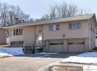 403 Matthies Dr, Papillion, NE 68046