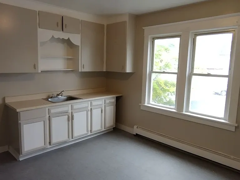 2128 Genesee St — Photo 42