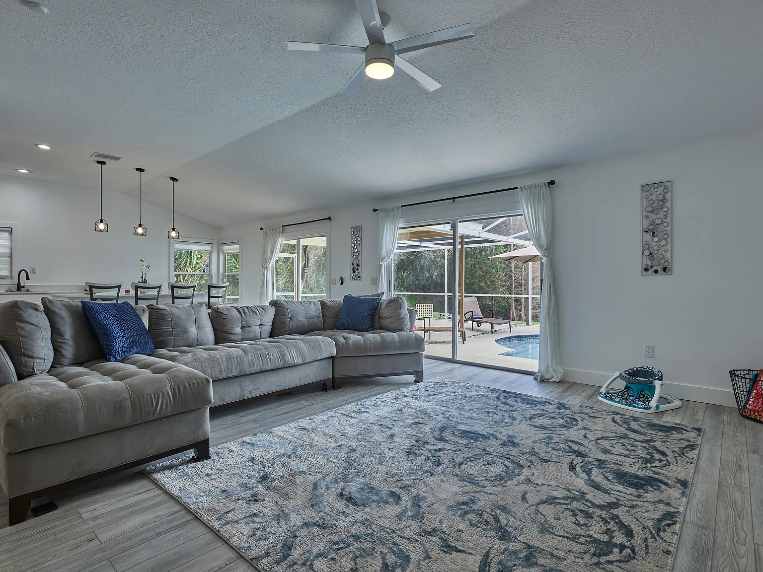 3 bed, 2000 sqft, $4,700 — Photo 2