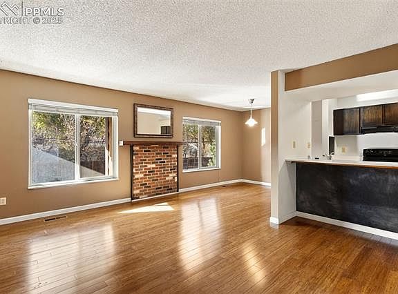 4th image of 935 Saturn Dr #125