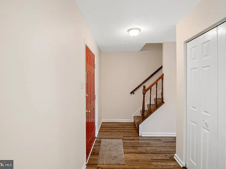 206 Emily Ln — Photo 3