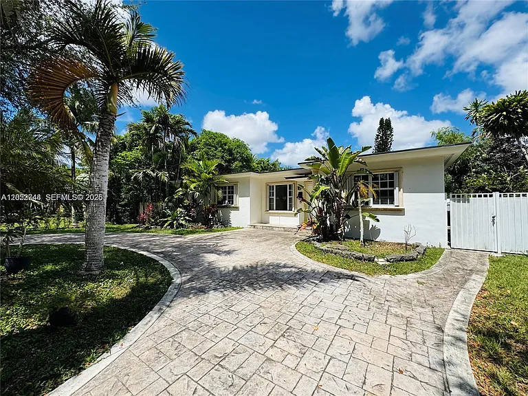 516 La Villa Dr — Photo 14