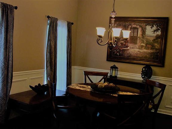 3rd image of 1221 Pheasant Run Dr