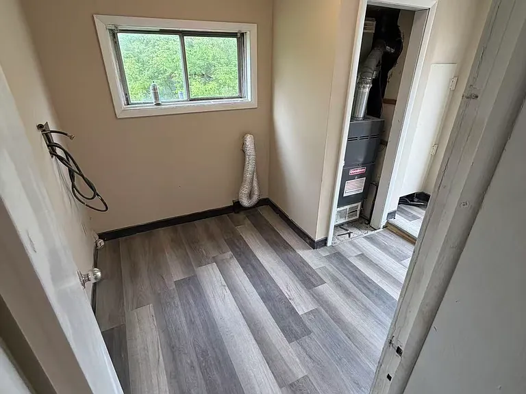 3001 Newark Ave — Photo 3