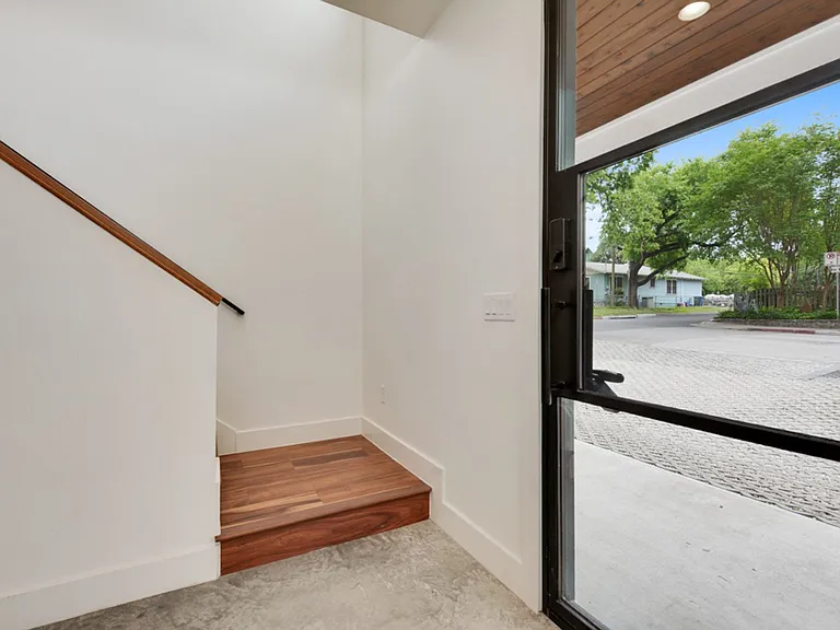 400 W Monroe St #A — Photo 9