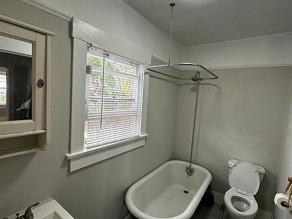 4th image of 3020-24 Ivy St #3024